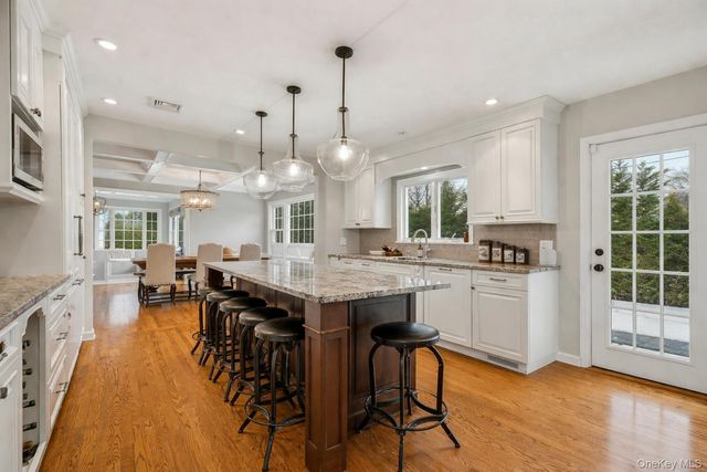 38 Hewlett Lane, Port Washington, NY 11050