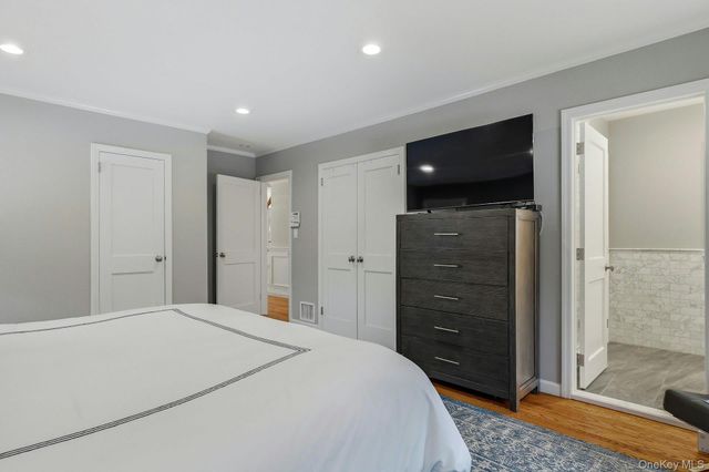 38 Hewlett Lane, Port Washington, NY 11050