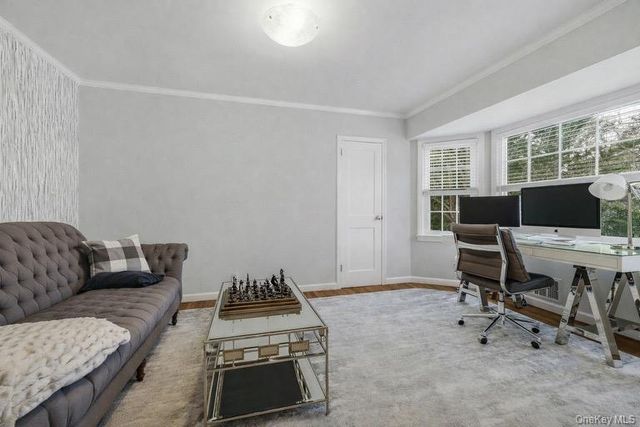 38 Hewlett Lane, Port Washington, NY 11050