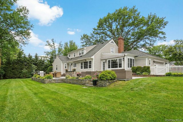 38 Hewlett Lane, Port Washington, NY 11050