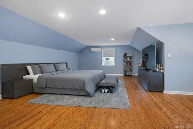 38 Hewlett Lane, Port Washington, NY 11050