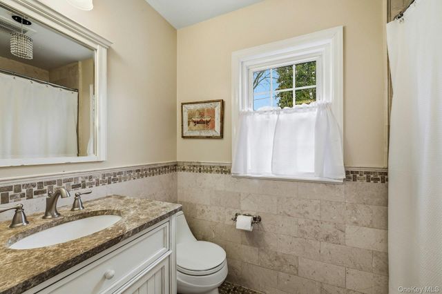 38 Hewlett Lane, Port Washington, NY 11050