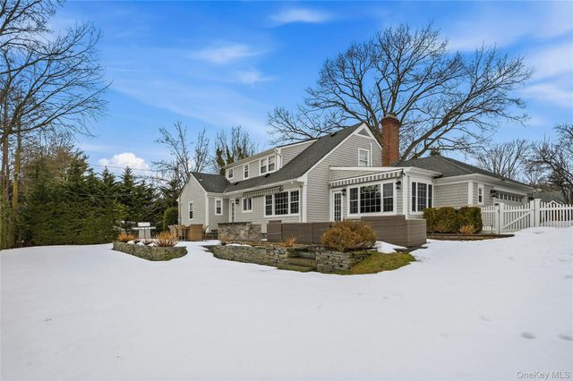 38 Hewlett Lane, Port Washington, NY 11050