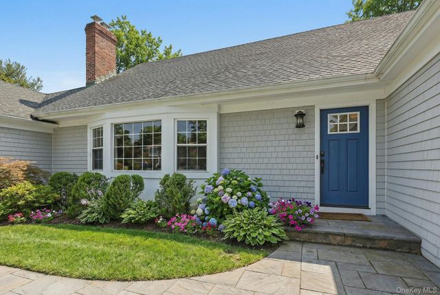 38 Hewlett Lane, Port Washington, NY 11050