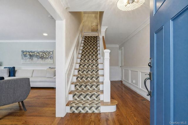 38 Hewlett Lane, Port Washington, NY 11050