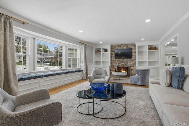 38 Hewlett Lane, Port Washington, NY 11050