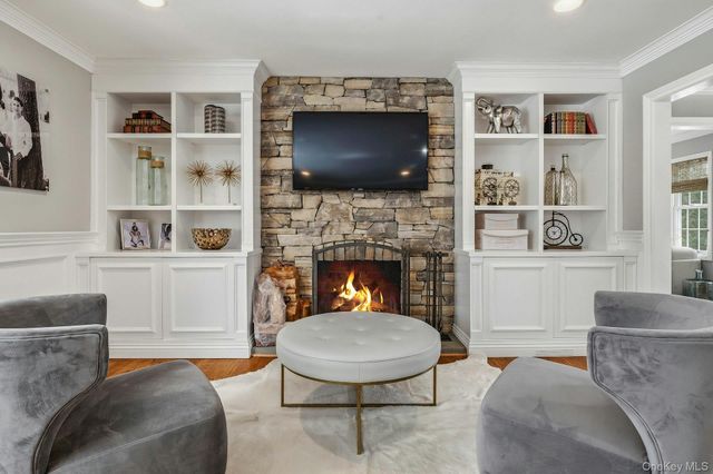 38 Hewlett Lane, Port Washington, NY 11050