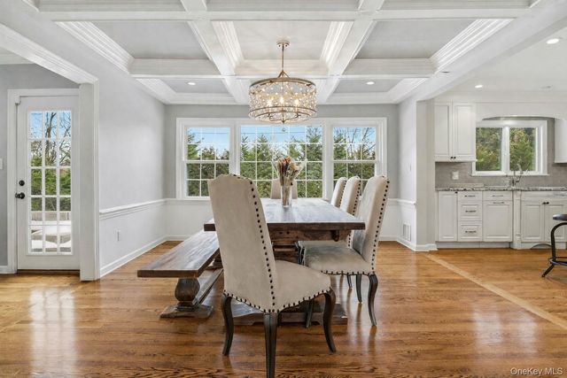 38 Hewlett Lane, Port Washington, NY 11050