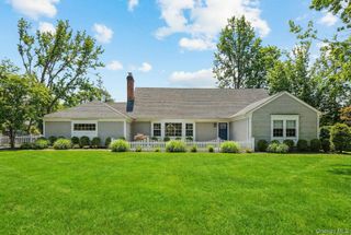 38 Hewlett Lane, Port Washington, NY 11050