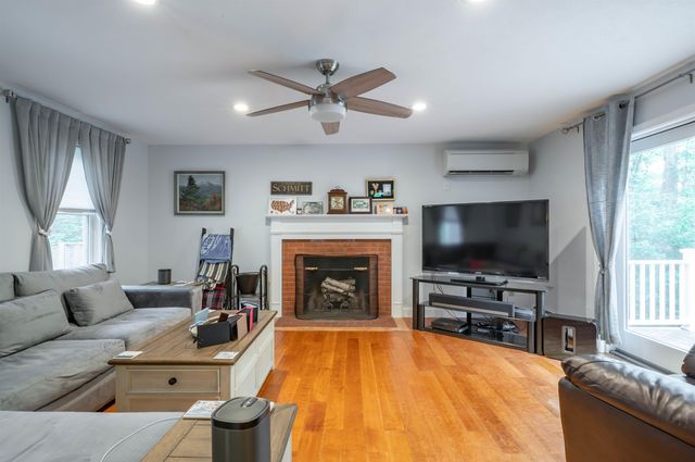 21 Tamarack Lane, Amherst, NH 03031