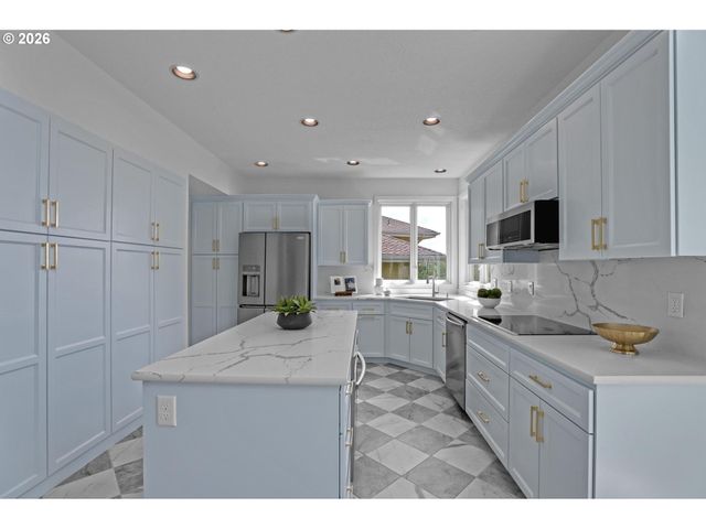 9428 Nw HOPEDALE Ct, Portland, OR 97229