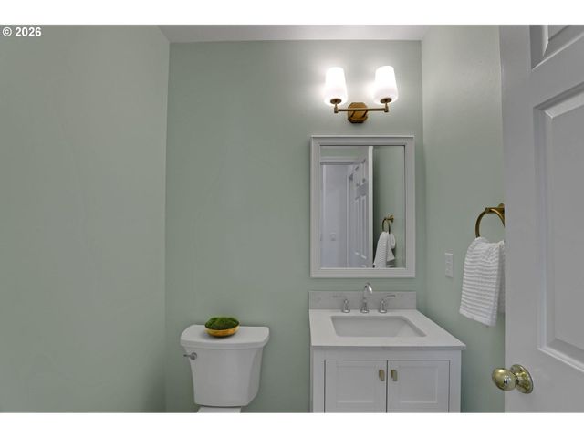 9428 Nw HOPEDALE Ct, Portland, OR 97229