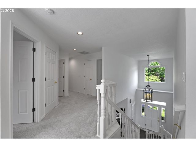 9428 Nw HOPEDALE Ct, Portland, OR 97229
