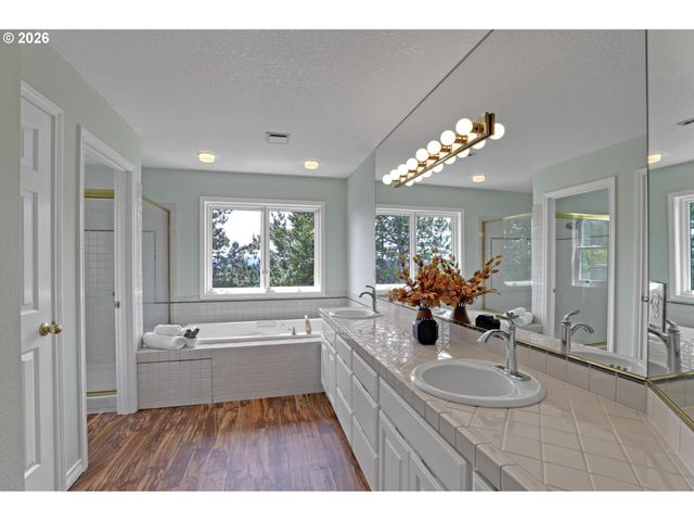 9428 Nw HOPEDALE Ct, Portland, OR 97229
