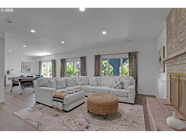 9428 Nw HOPEDALE Ct, Portland, OR 97229