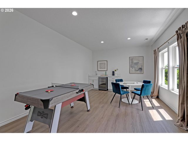 9428 Nw HOPEDALE Ct, Portland, OR 97229