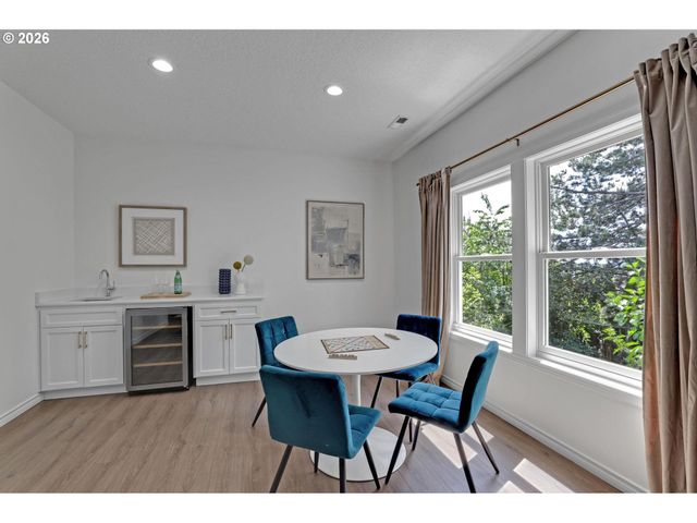 9428 Nw HOPEDALE Ct, Portland, OR 97229