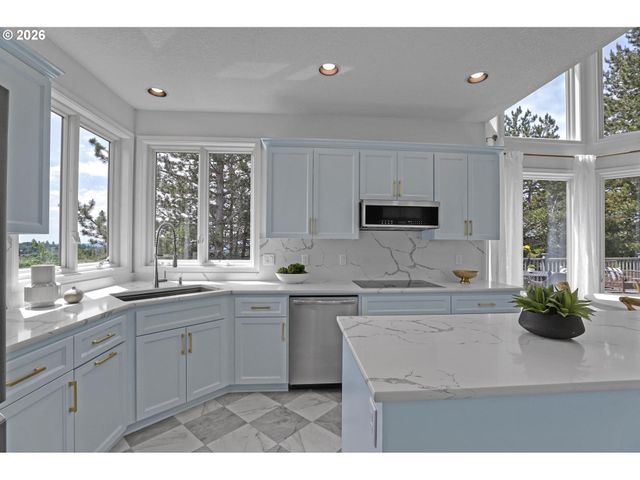 9428 Nw HOPEDALE Ct, Portland, OR 97229
