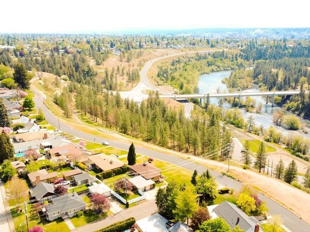 2724 W RIVERVIEW Ave, Spokane, WA 99205