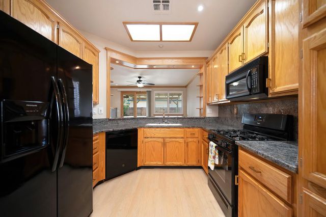 9594 Prost Ct, Elk Grove, CA 95758