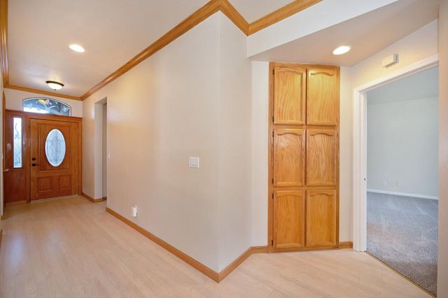 9594 Prost Ct, Elk Grove, CA 95758