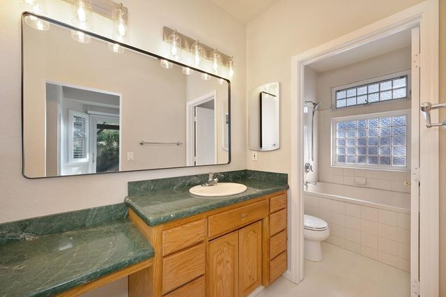 9594 Prost Ct, Elk Grove, CA 95758