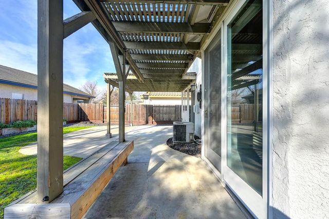 9594 Prost Ct, Elk Grove, CA 95758