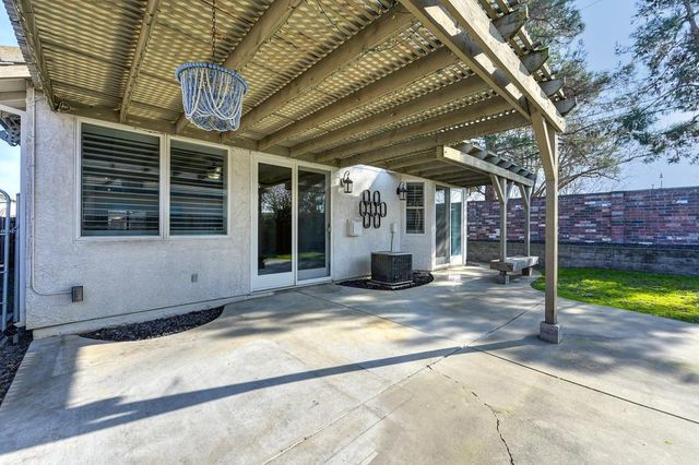 9594 Prost Ct, Elk Grove, CA 95758