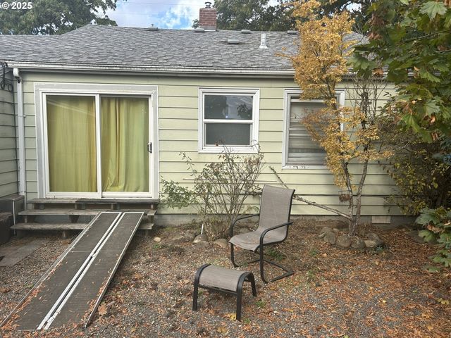 8054 Se REEDWAY St, Portland, OR 97206