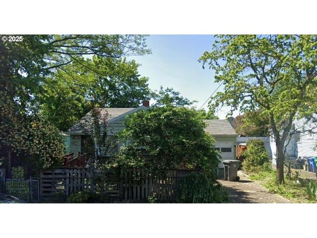 8054 Se REEDWAY St, Portland, OR 97206