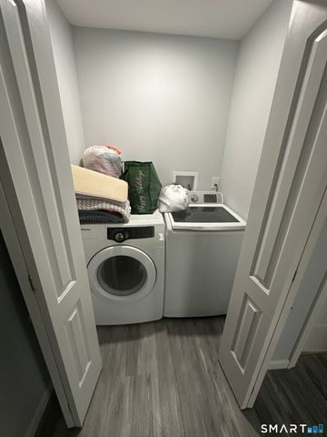 180 Pleasantview Avenue, Bridgeport, CT 06606