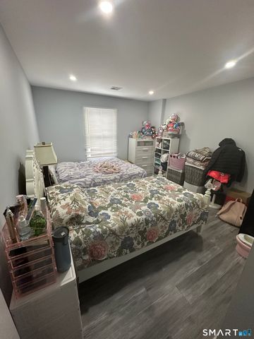 180 Pleasantview Avenue, Bridgeport, CT 06606