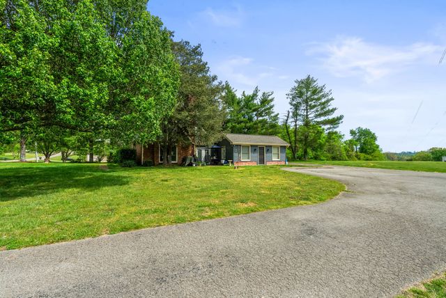 674 Lakeside Dr, Springfield, TN 37172