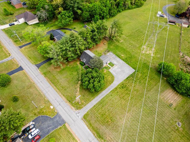 674 Lakeside Dr, Springfield, TN 37172