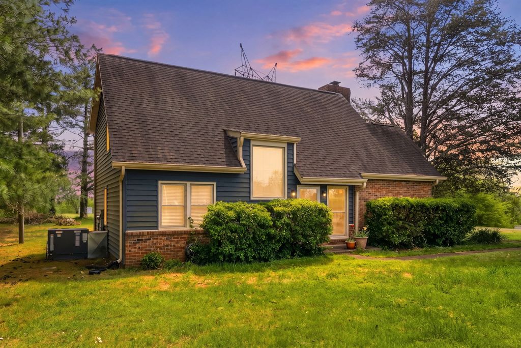 674 Lakeside Dr, Springfield, TN 37172