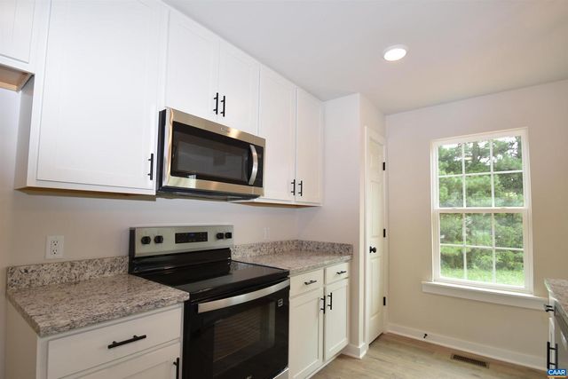 292 BANNISTER TOWN RD, Louisa, VA 23093