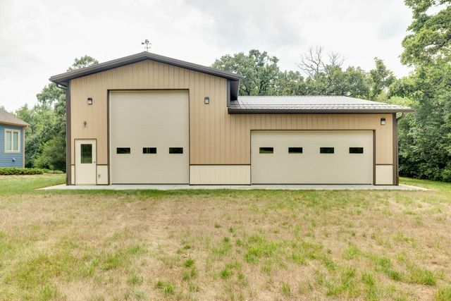 S63W34455 Piper ROAD, North Prairie, WI 53153