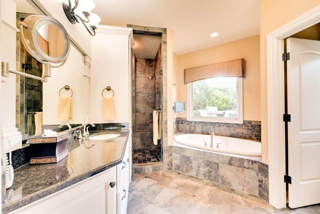 S63W34455 Piper ROAD, North Prairie, WI 53153