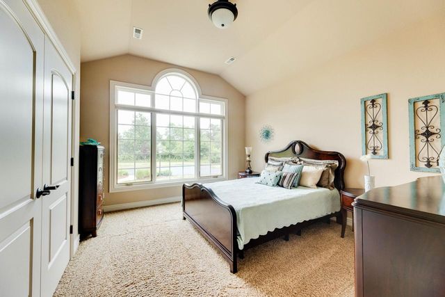 S63W34455 Piper ROAD, North Prairie, WI 53153