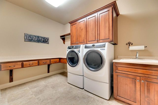 S63W34455 Piper ROAD, North Prairie, WI 53153