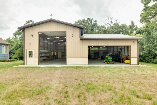 S63W34455 Piper ROAD, North Prairie, WI 53153