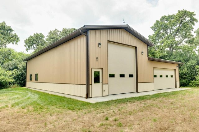 S63W34455 Piper ROAD, North Prairie, WI 53153