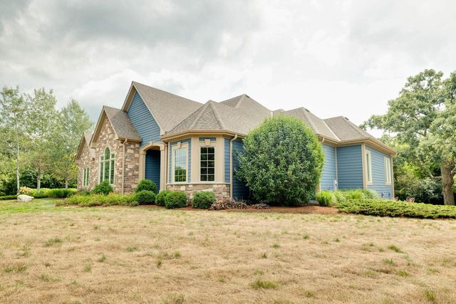 S63W34455 Piper ROAD, North Prairie, WI 53153