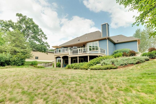 S63W34455 Piper ROAD, North Prairie, WI 53153