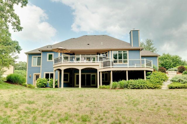S63W34455 Piper ROAD, North Prairie, WI 53153