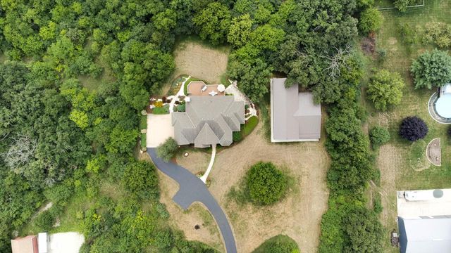 S63W34455 Piper ROAD, North Prairie, WI 53153