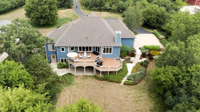 S63W34455 Piper ROAD, North Prairie, WI 53153
