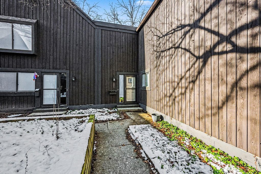 221 Paisley Court, Kalamazoo Twp, MI 49006