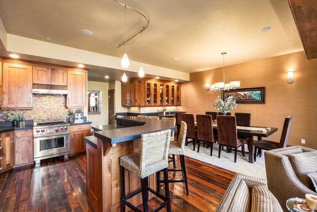 652 ROSSIE HILL DR, Park City, UT 84060