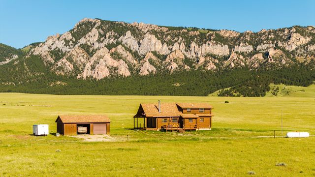 555 Crazy Woman Canyon Road, Buffalo, WY 82834